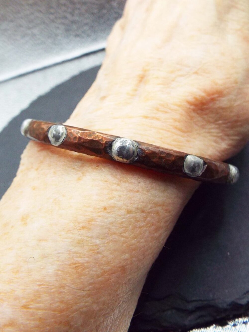 ARTISAN HAND HAMMERED COPPER TUBE WITH BUCKSHOT DESIGN BANGLE BRACELET 19